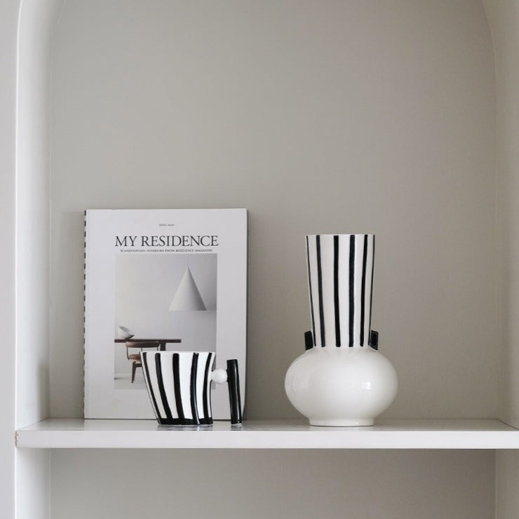 V-EAR. A BREATH OF MODERNITY | CERAMIC VASE