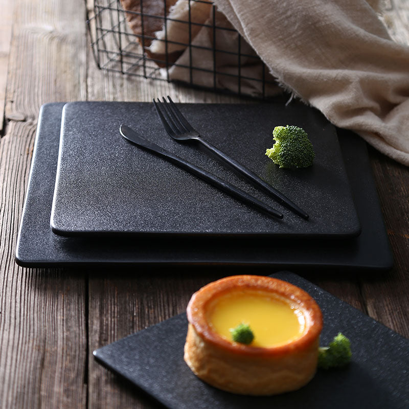 MATTE BLACK TABLEWARE