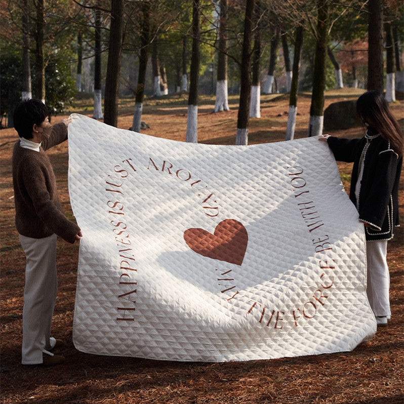 MOMO'S TALK | HEARTFELT PICNIC MAT