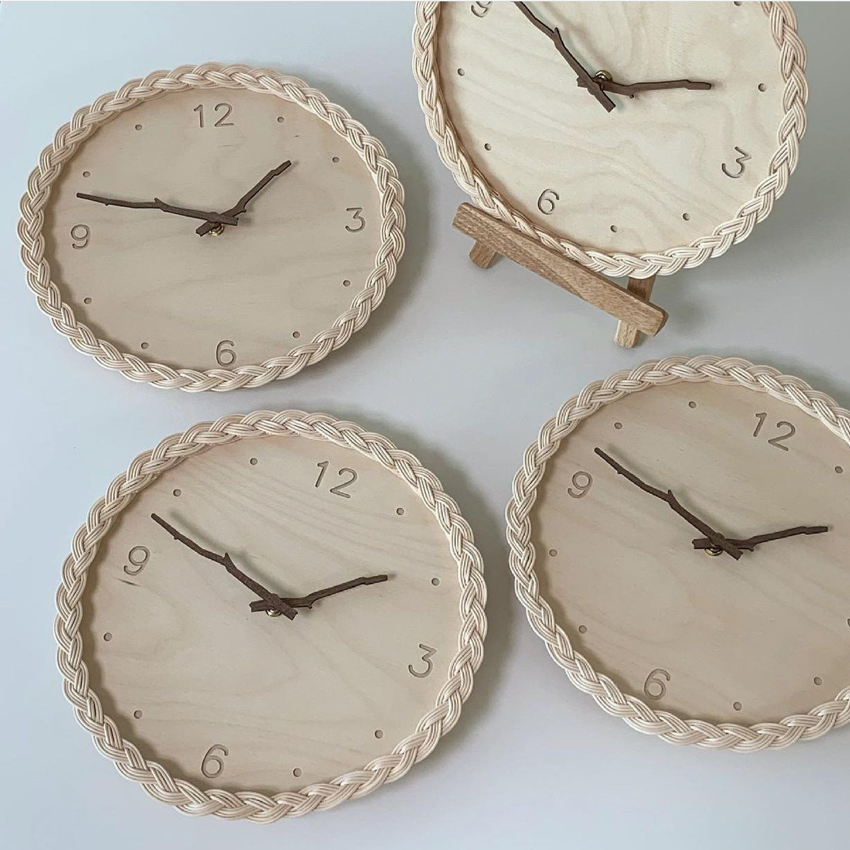 WODDEN SILENT CLOCK