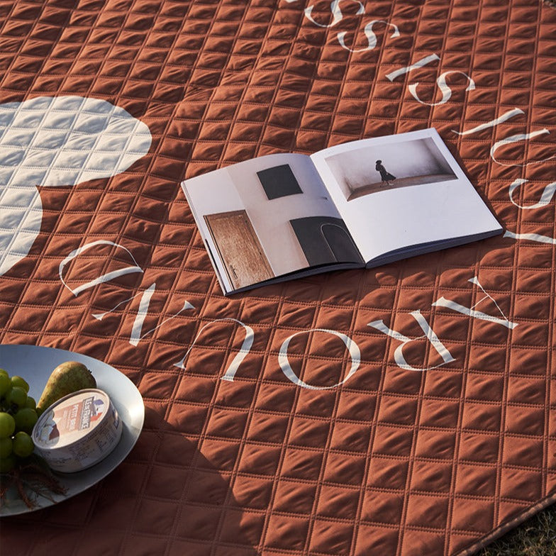 MOMO'S TALK | HEARTFELT PICNIC MAT