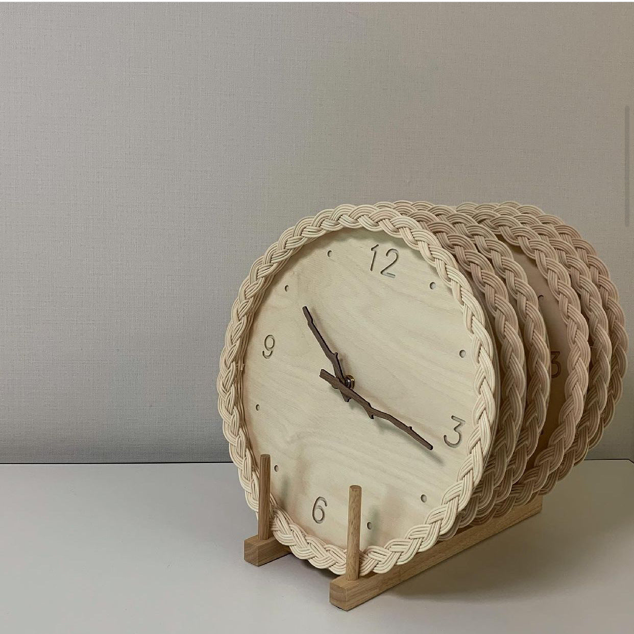 WODDEN SILENT CLOCK