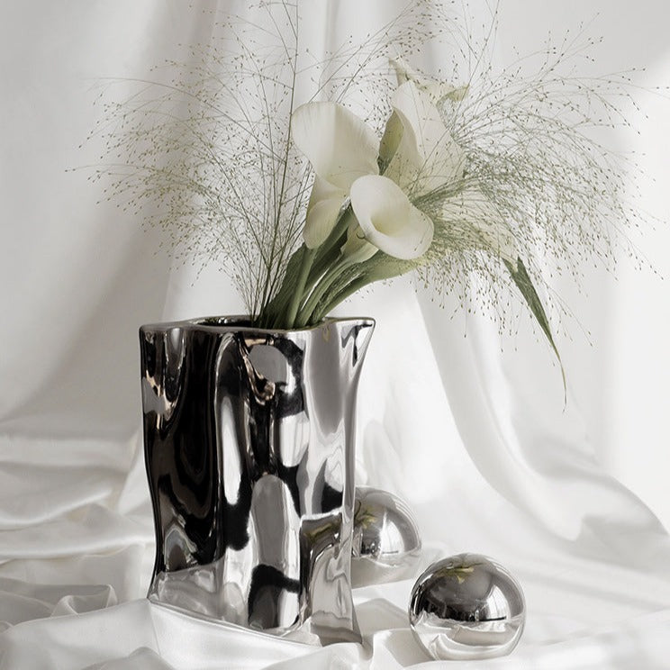 MODERN MINIMALIST ELECTROPLATED VASE