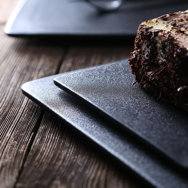 MATTE BLACK TABLEWARE