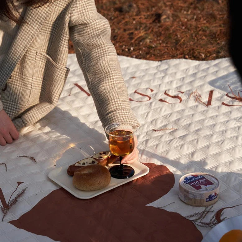 MOMO'S TALK | HEARTFELT PICNIC MAT
