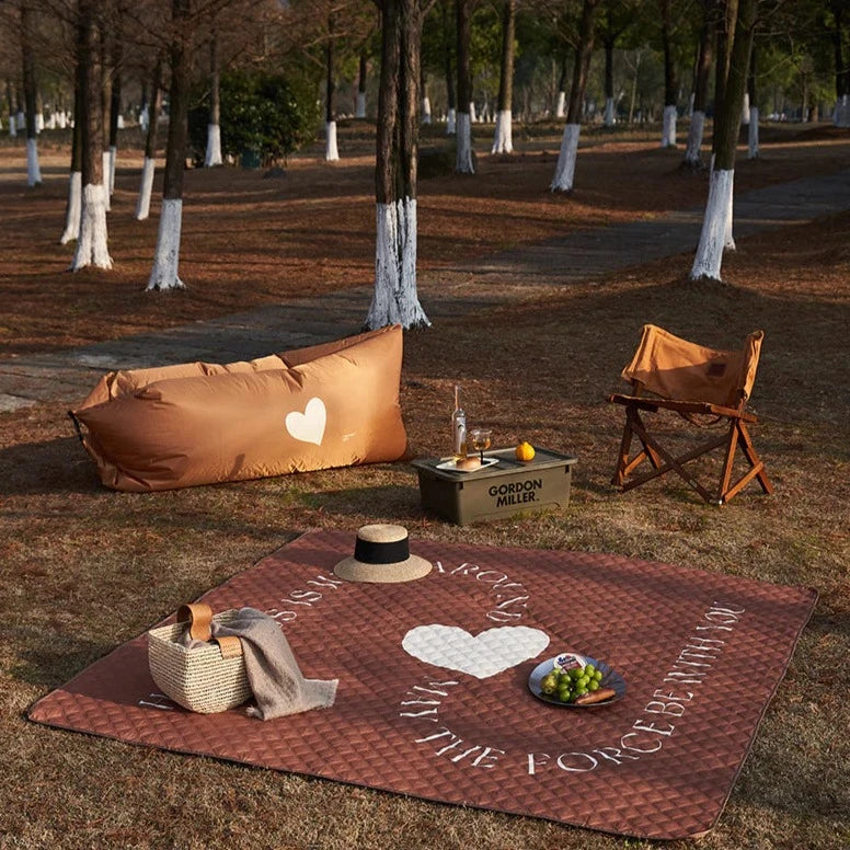 MOMO'S TALK | HEARTFELT PICNIC MAT