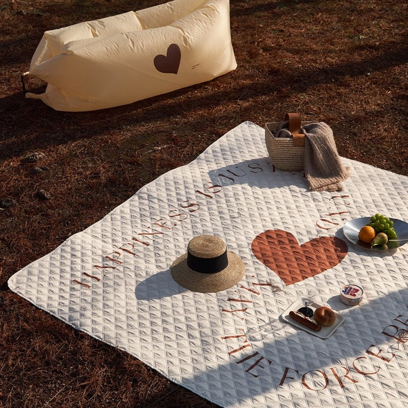 MOMO'S TALK | HEARTFELT PICNIC MAT