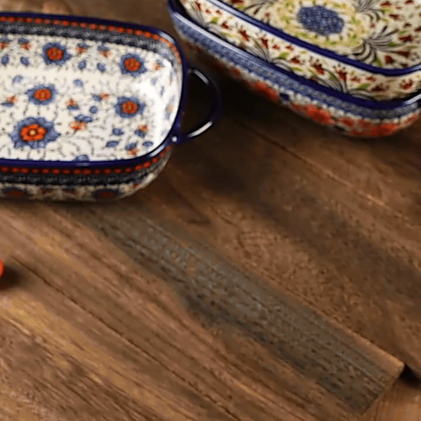 RETRO DINNER PLATE WITH FLORAL PATTERN