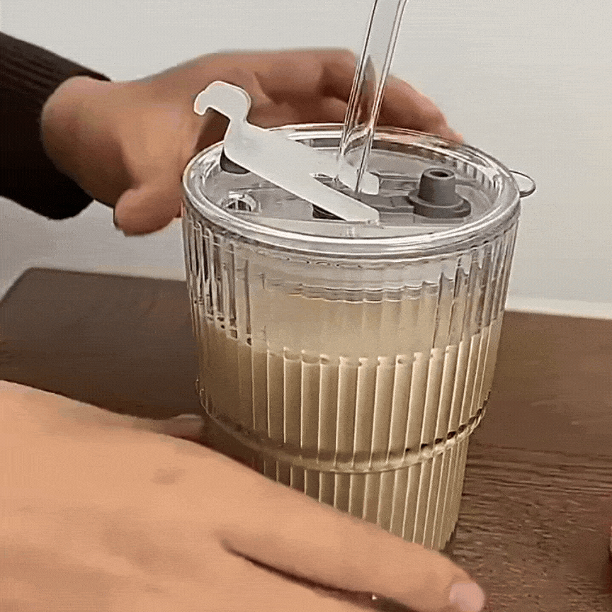 MUG WITH STRAW