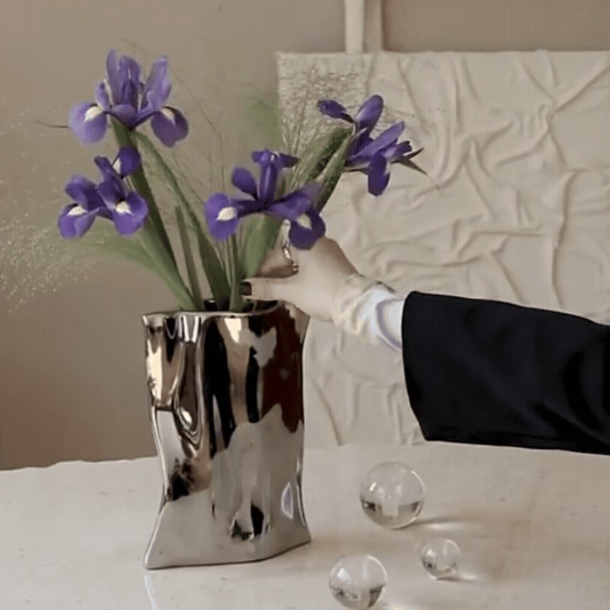 MODERN MINIMALIST ELECTROPLATED VASE