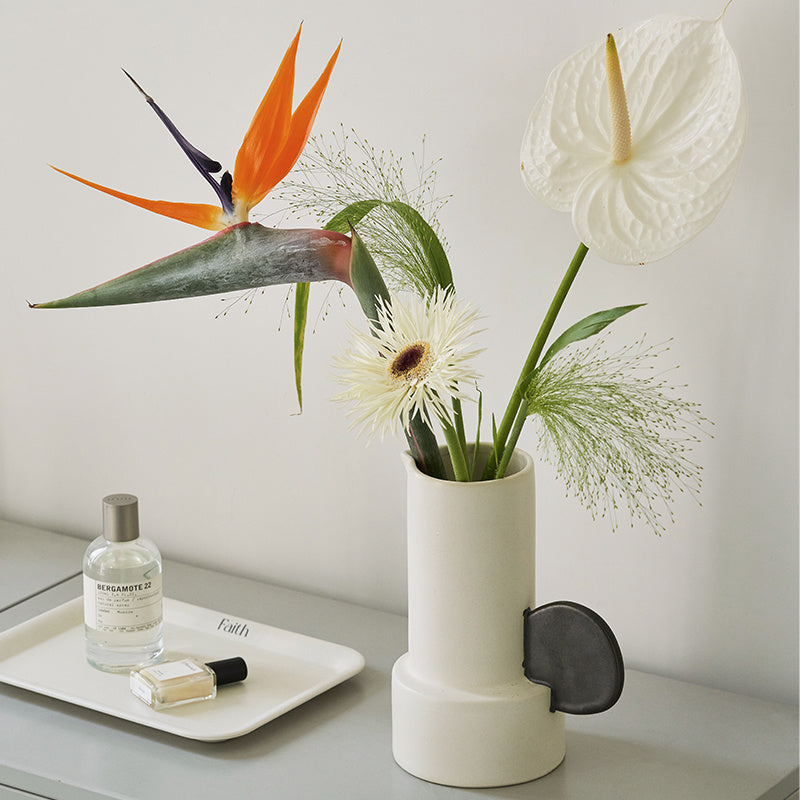 CREATIVE CERAMIC VASE