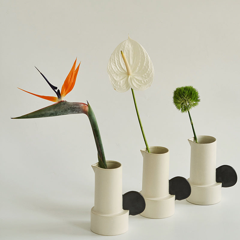CREATIVE CERAMIC VASE